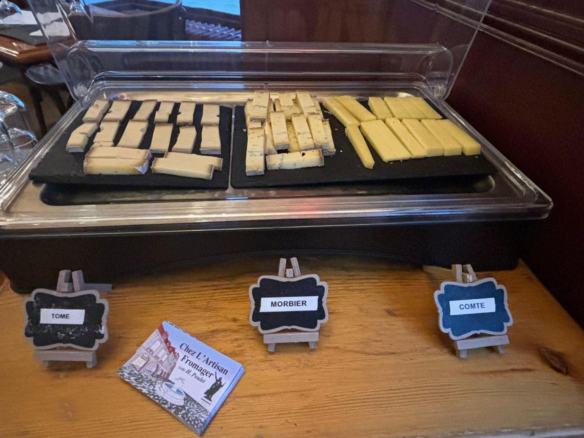 Hotel Terminus - Pizzeria Pizz'A Gogo - Salle De Sport - Face A La Gare Lons-le-Saunier Eksteriør bilde