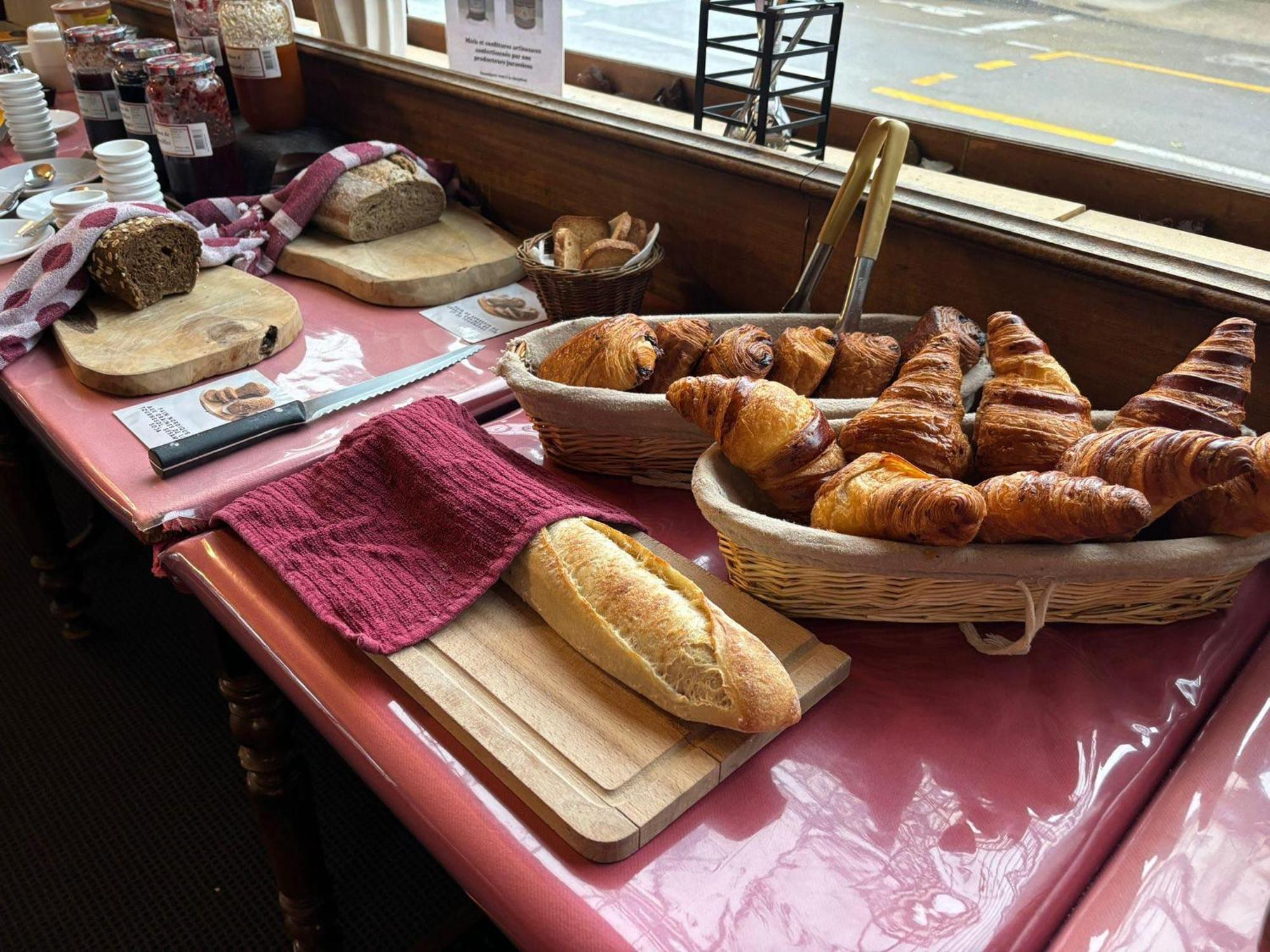 Hotel Terminus - Pizzeria Pizz'A Gogo - Salle De Sport - Face A La Gare Lons-le-Saunier Eksteriør bilde