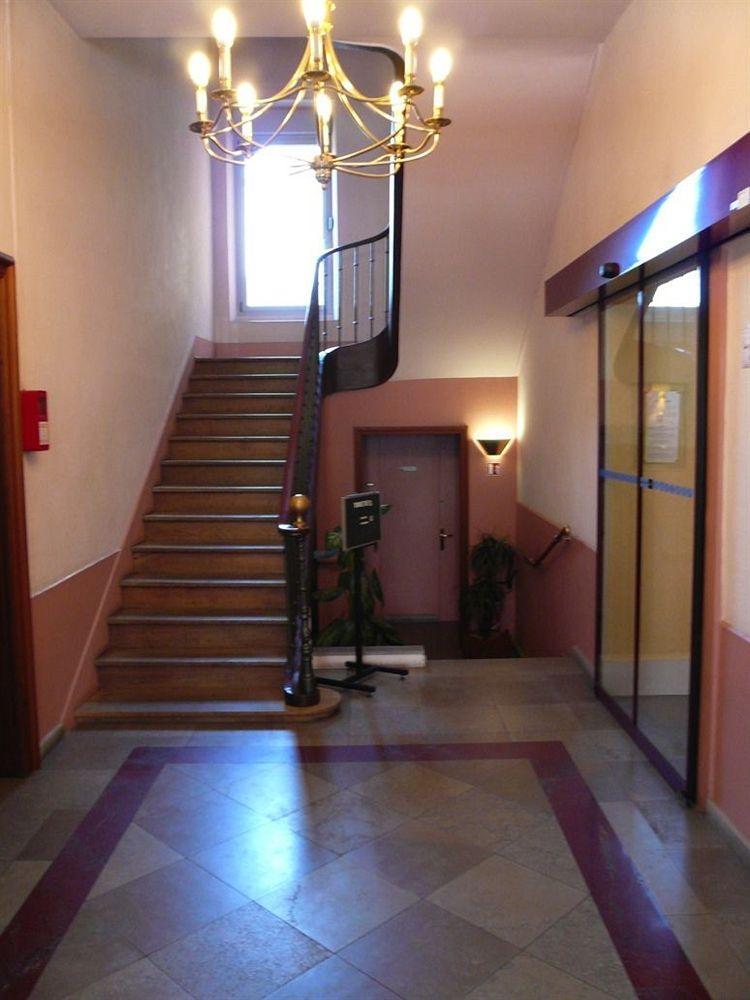 Hotel Terminus - Pizzeria Pizz'A Gogo - Salle De Sport - Face A La Gare Lons-le-Saunier Eksteriør bilde