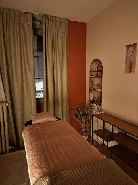 Hotel Terminus - Pizzeria Pizz'A Gogo - Salle De Sport - Face A La Gare Lons-le-Saunier Eksteriør bilde