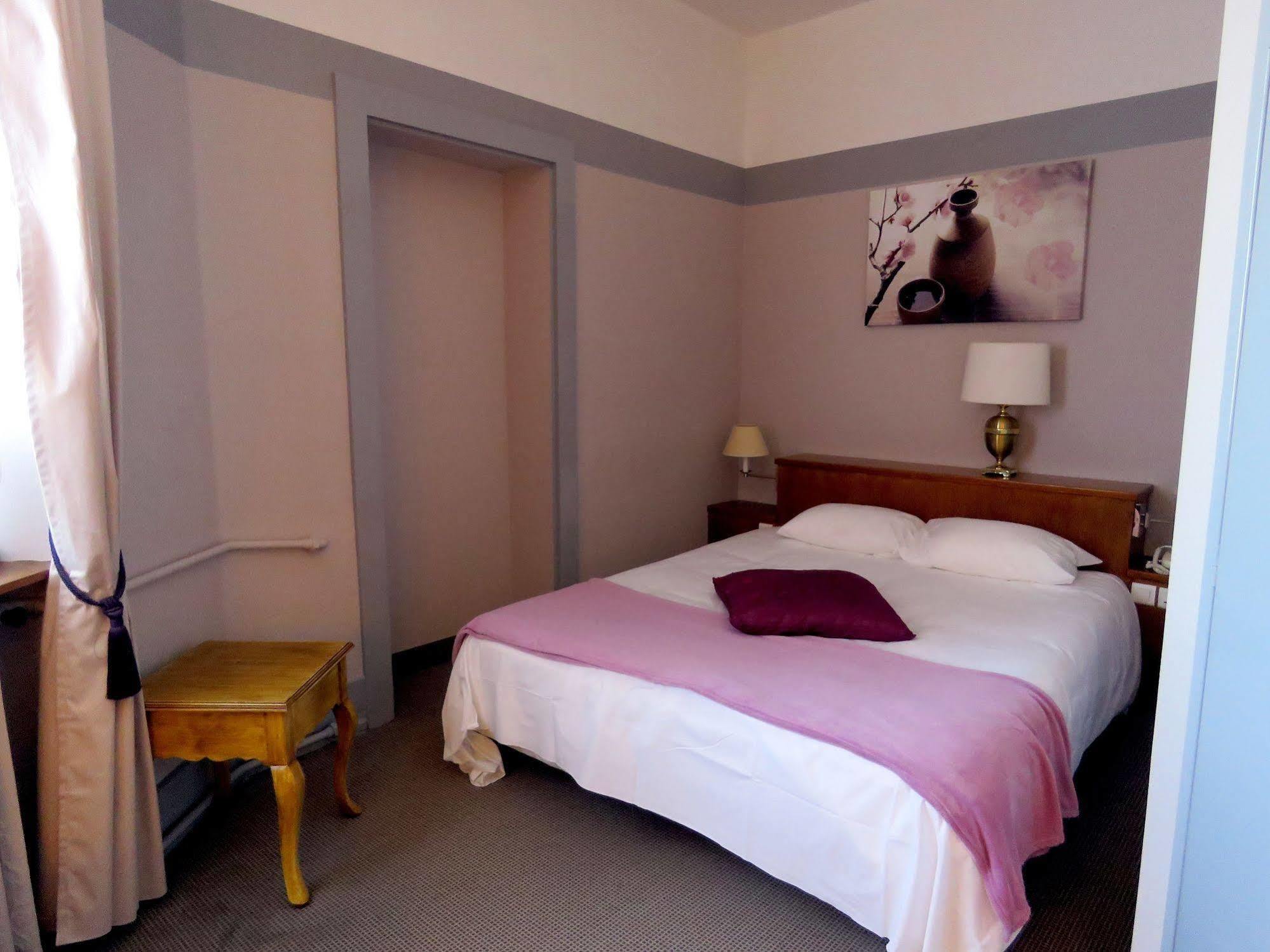 Hotel Terminus - Pizzeria Pizz'A Gogo - Salle De Sport - Face A La Gare Lons-le-Saunier Eksteriør bilde