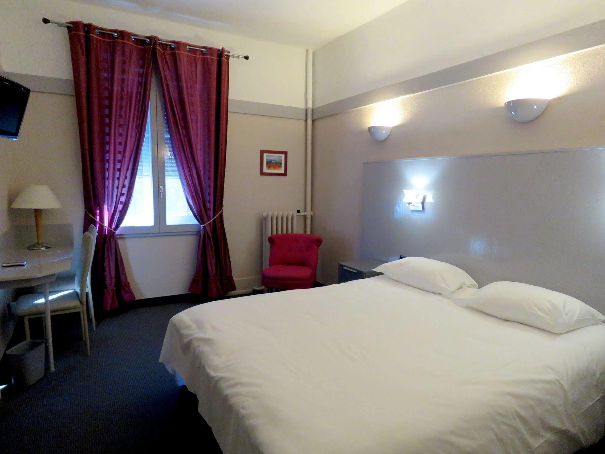 Hotel Terminus - Pizzeria Pizz'A Gogo - Salle De Sport - Face A La Gare Lons-le-Saunier Eksteriør bilde